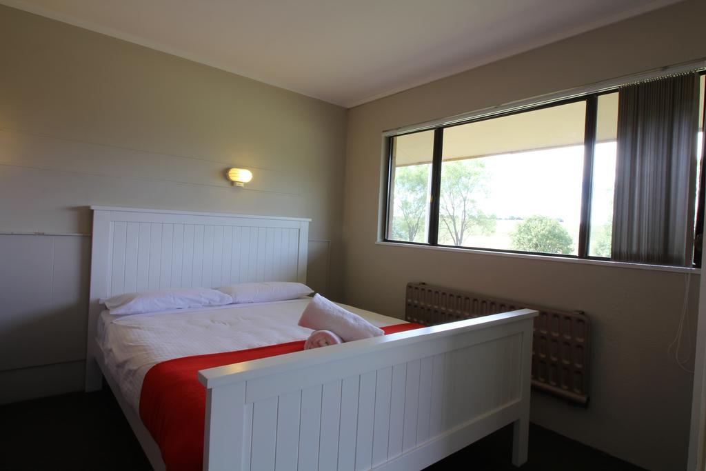 Snowy Mountains Resort And Function Centre Adaminaby Quarto foto